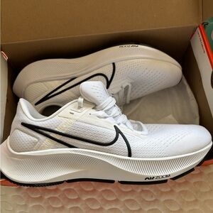 Nike Men's White and Black Athletic Shoes